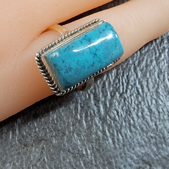 Vintage Jewelry - Sterling Silver Ring Size 6 Pilot Mountain Turquoise Stone